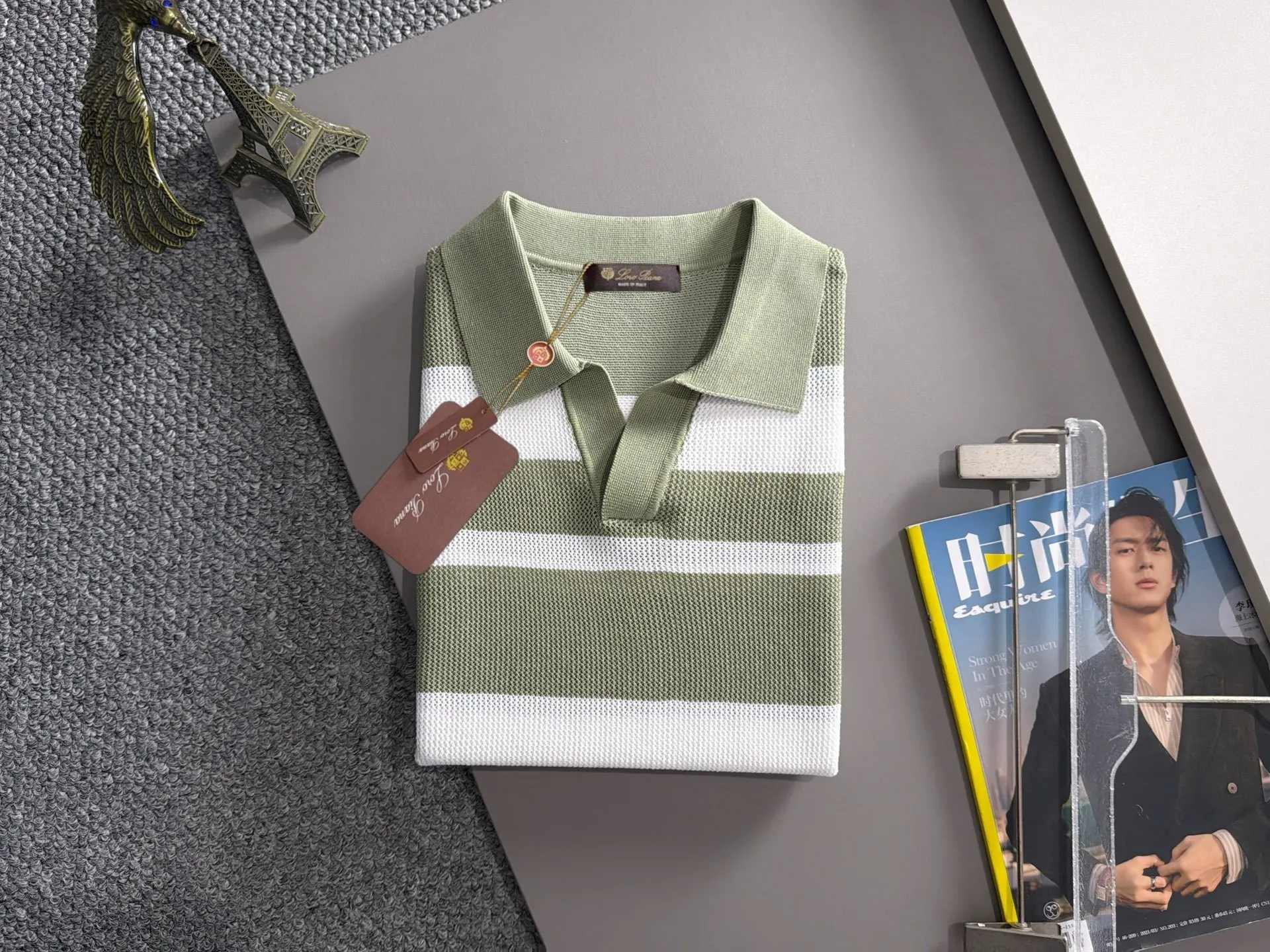 LP high quality Loro Piana 26ss New Arrival men's short-sleeved T-shirt. Made of combed cotton yarn knitted cotton fabric, no pressure when entering and exiting the counter. Exclusive control of raw materials. It feels substantial when weighed, and the upper body is more textured than ordinary T-shirts. This texture can handle the weather easily and is suitable for both hot and cold! Loose fit design, looks noble. The only correct version is available Size: M to 3XL